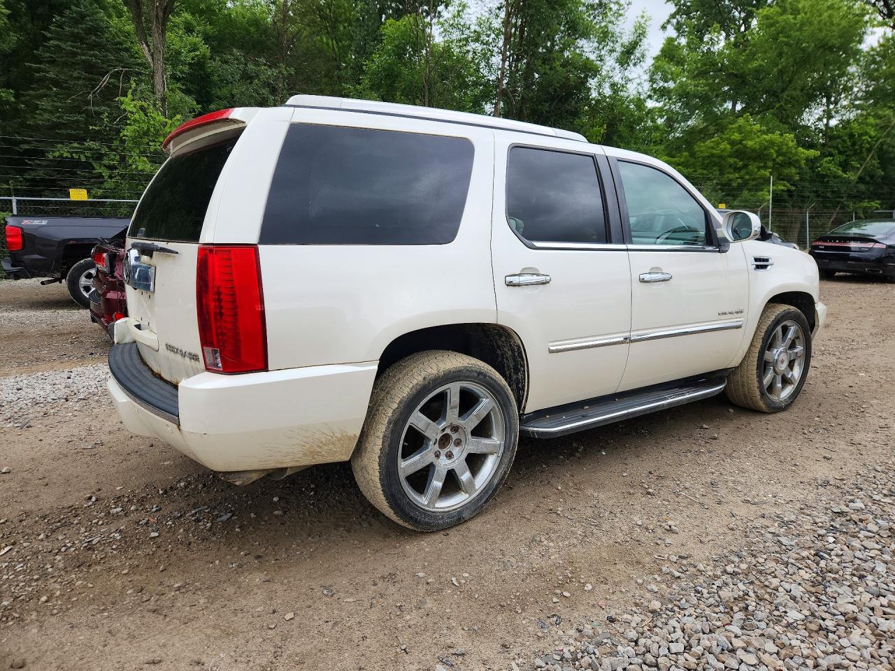 2011 CADILLAC ESCALADE
