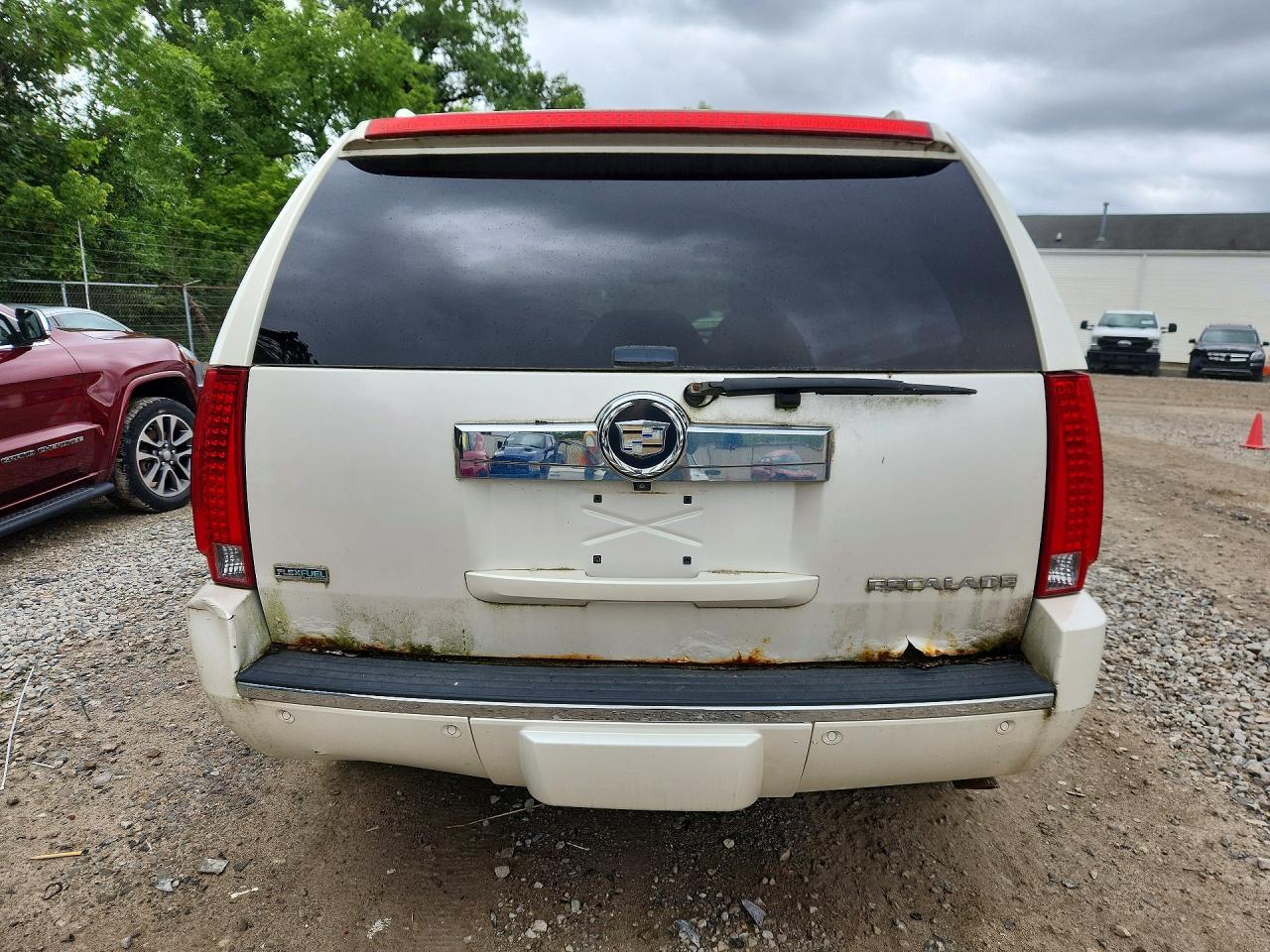 2011 CADILLAC ESCALADE