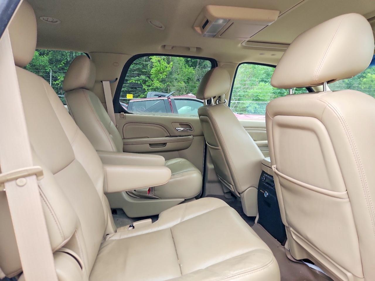 2011 CADILLAC ESCALADE