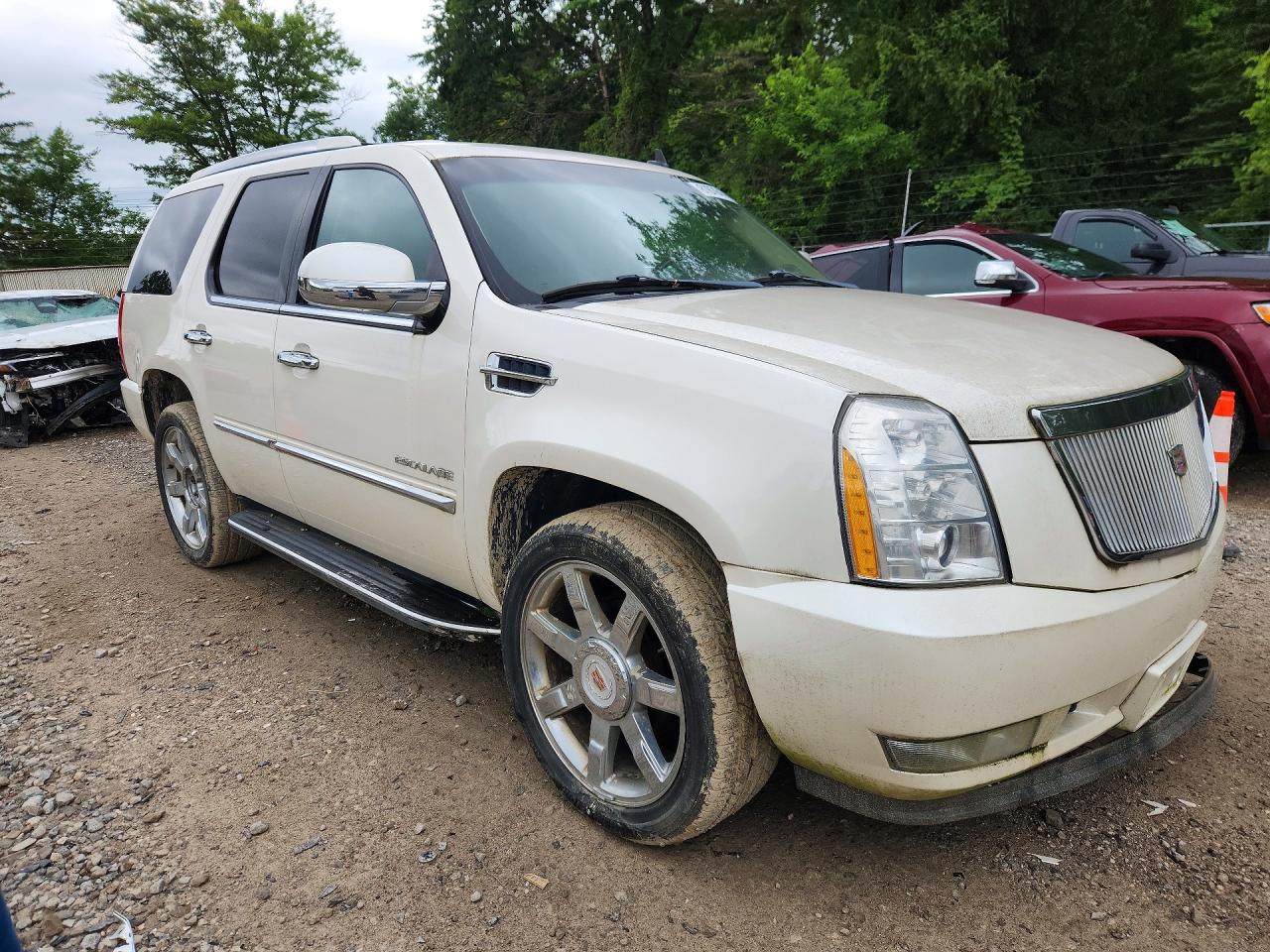 2011 CADILLAC ESCALADE
