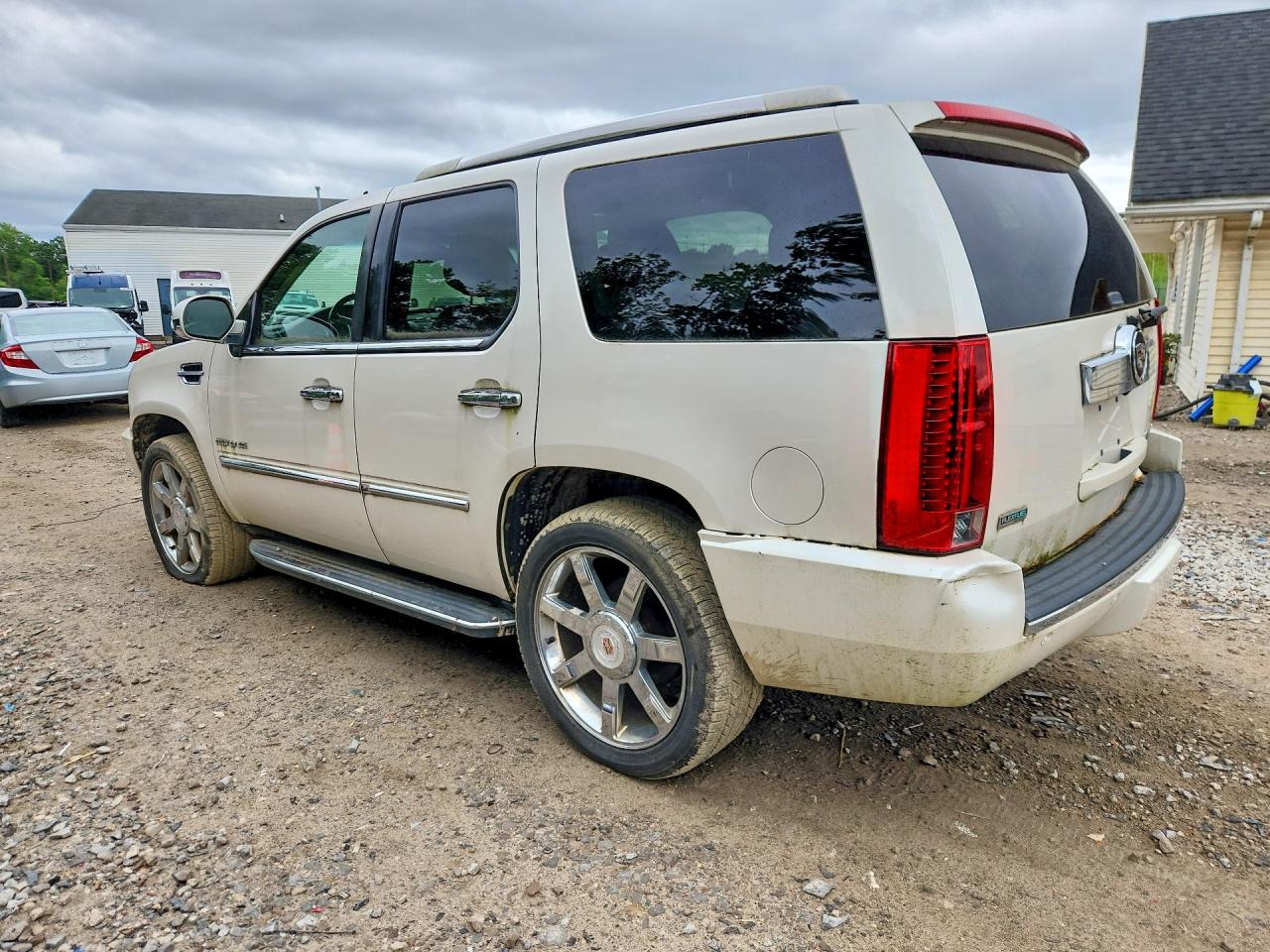 2011 CADILLAC ESCALADE