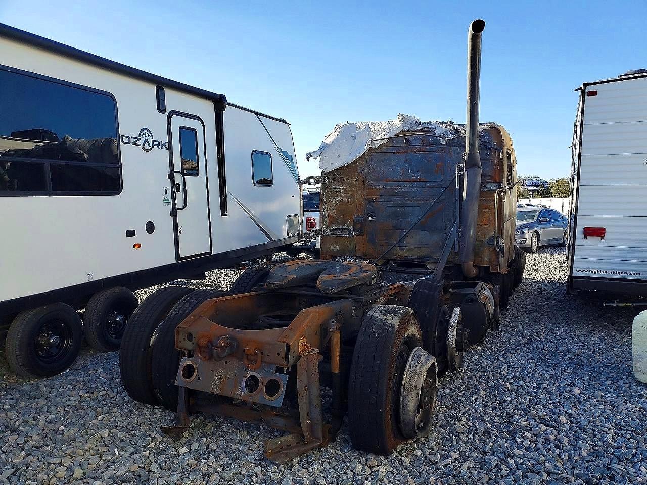 2025 VOLVO VN