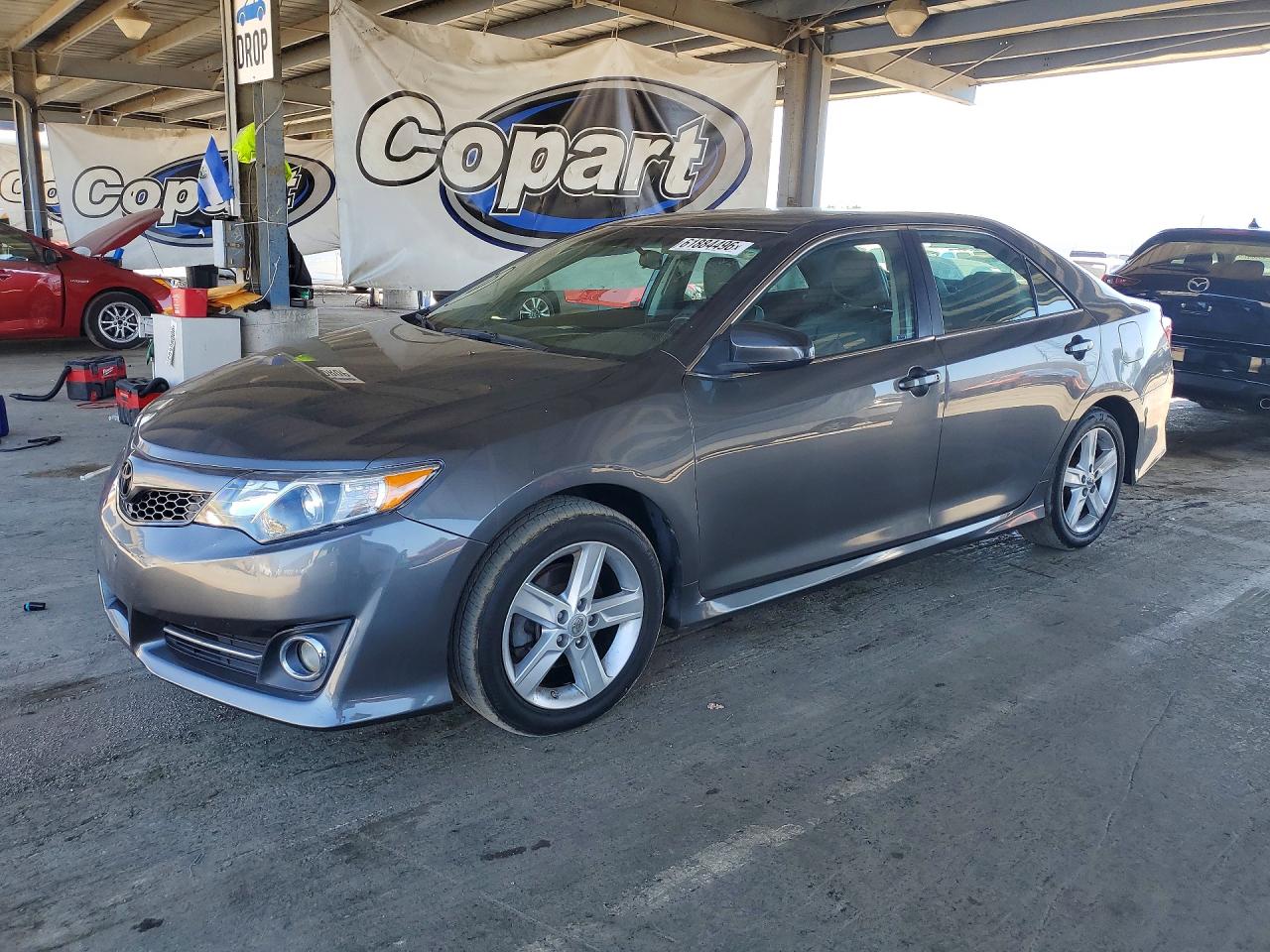 2014 TOYOTA CAMRY