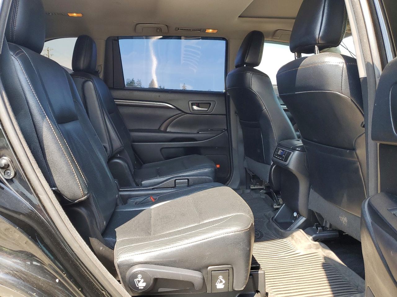 2016 TOYOTA HIGHLANDER