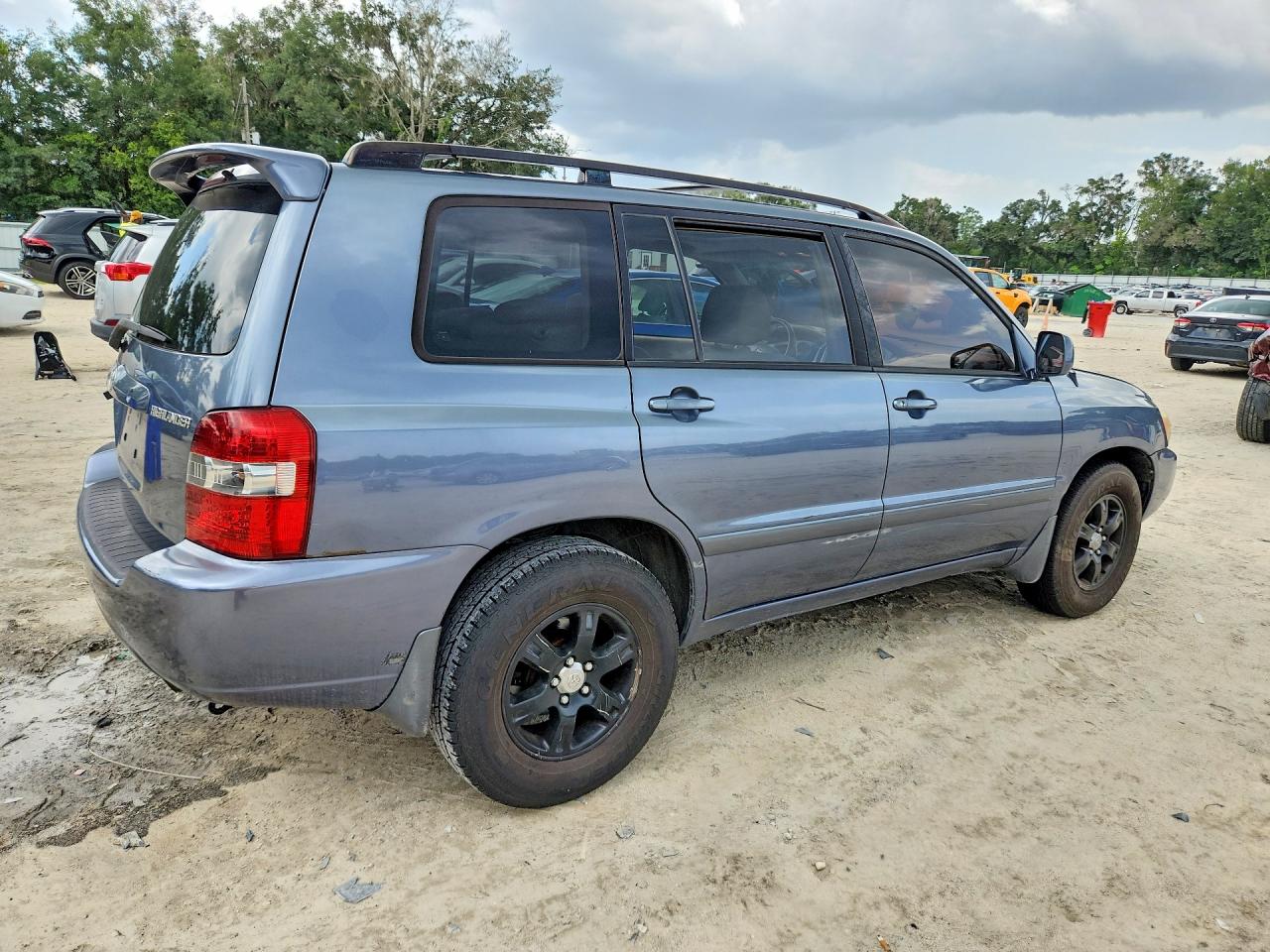 2004 TOYOTA HIGHLANDER