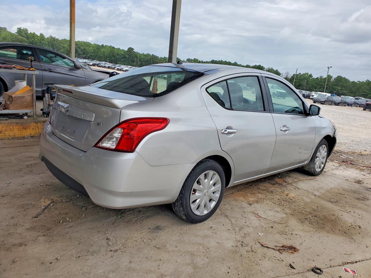 2019 NISSAN VERSA