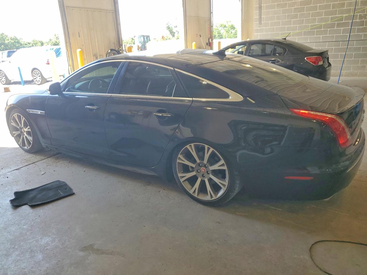 2015 JAGUAR XJ