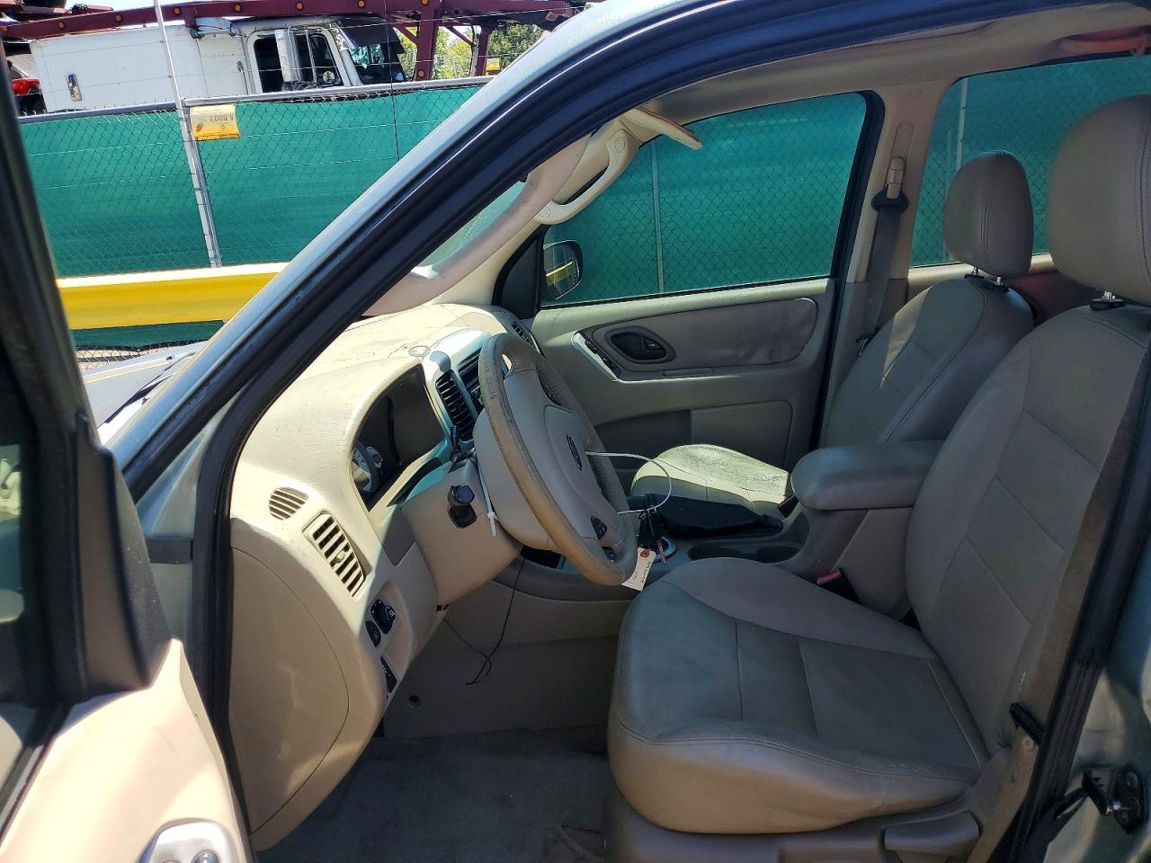 2005 FORD ESCAPE