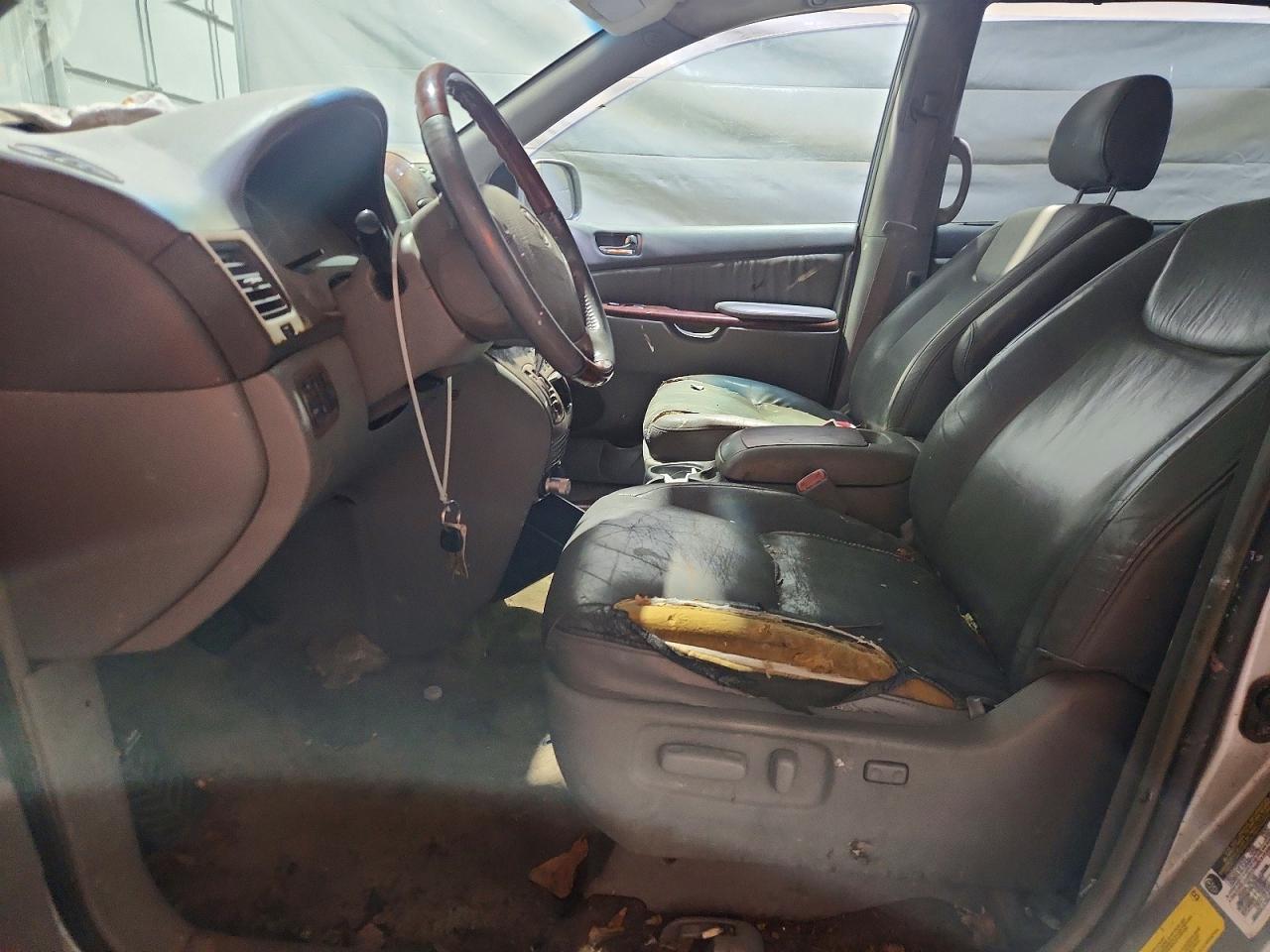 2005 TOYOTA SIENNA