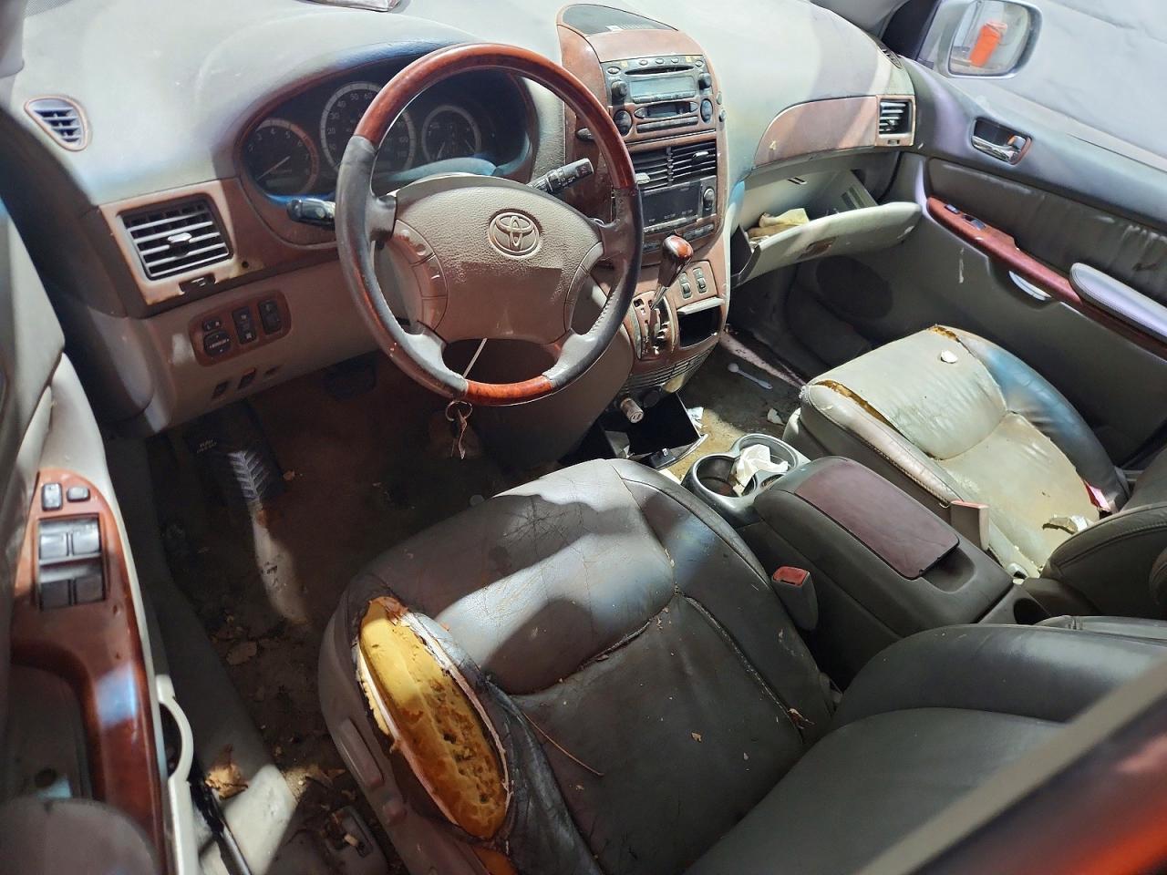 2005 TOYOTA SIENNA