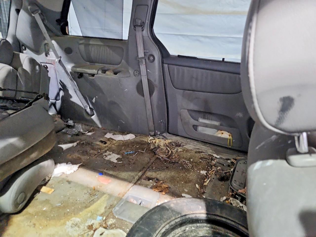 2005 TOYOTA SIENNA