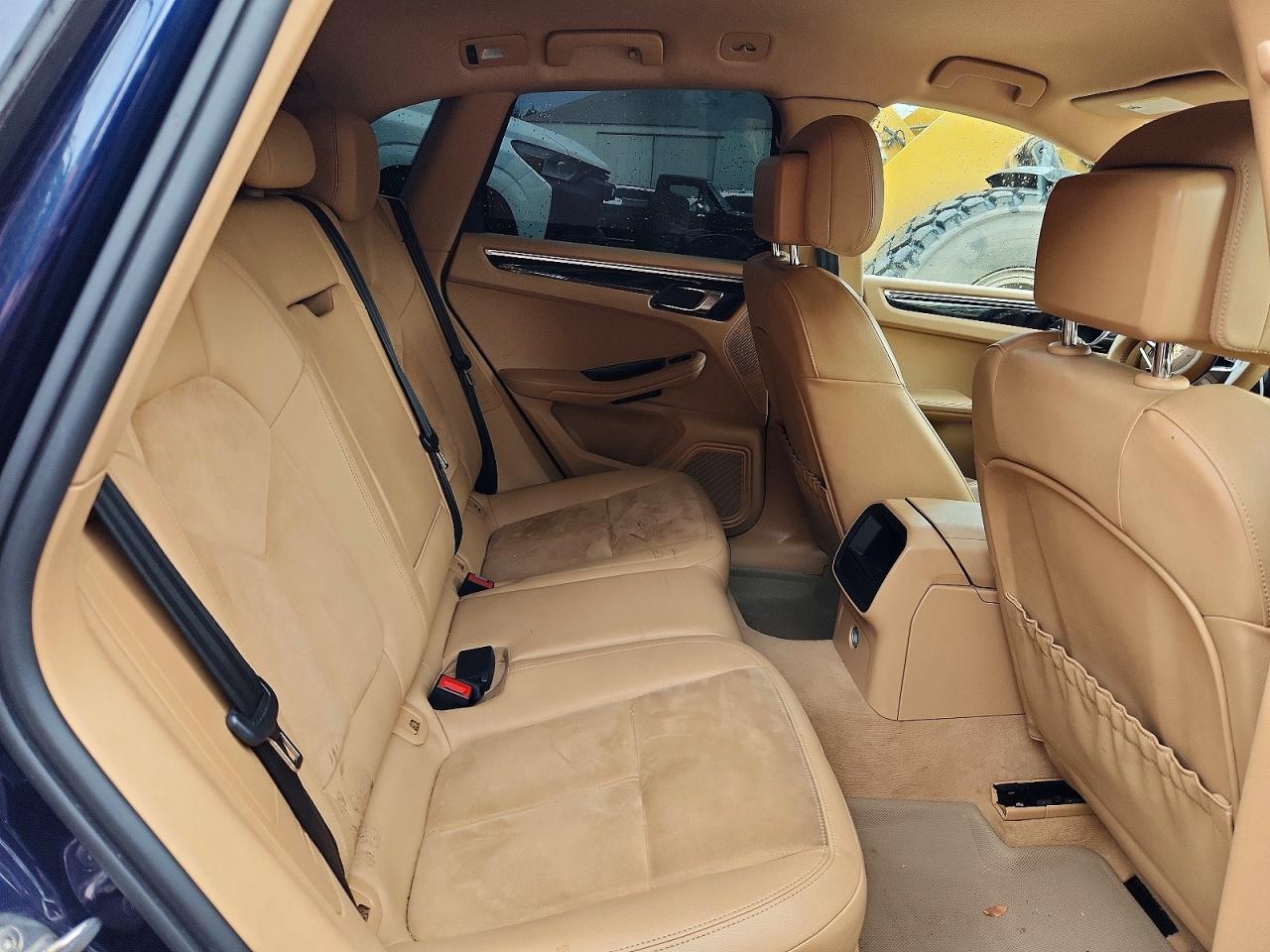 2015 PORSCHE MACAN