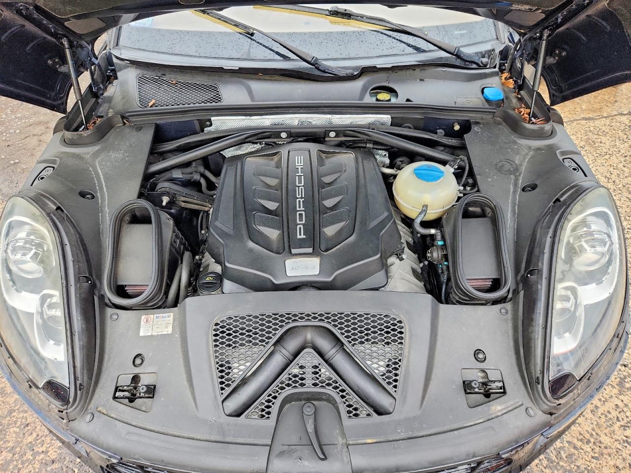 2015 PORSCHE MACAN