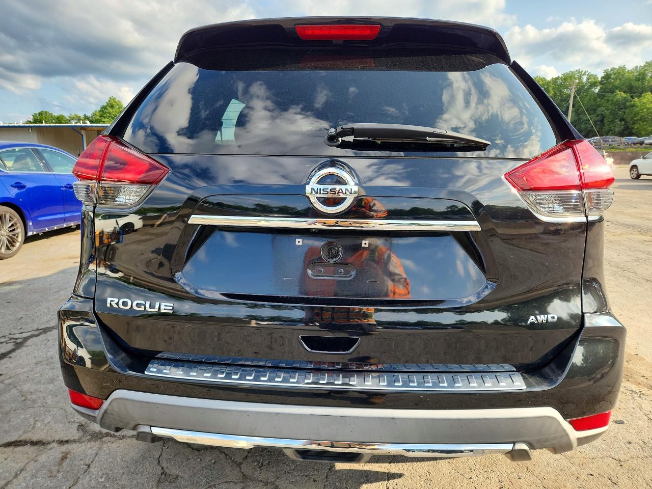2017 NISSAN ROGUE