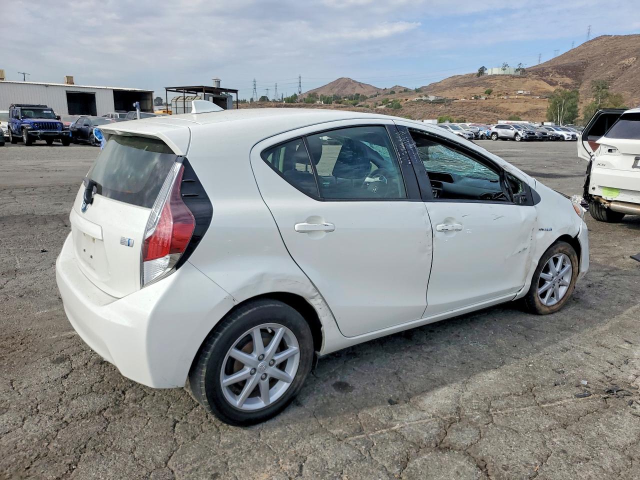 2015 TOYOTA PRIUS C TH