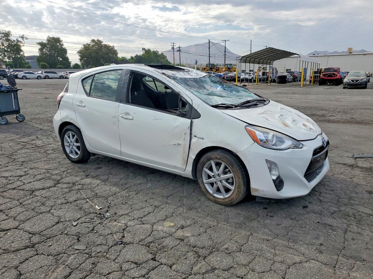 2015 TOYOTA PRIUS C TH