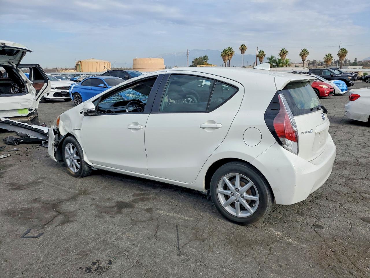 2015 TOYOTA PRIUS C TH