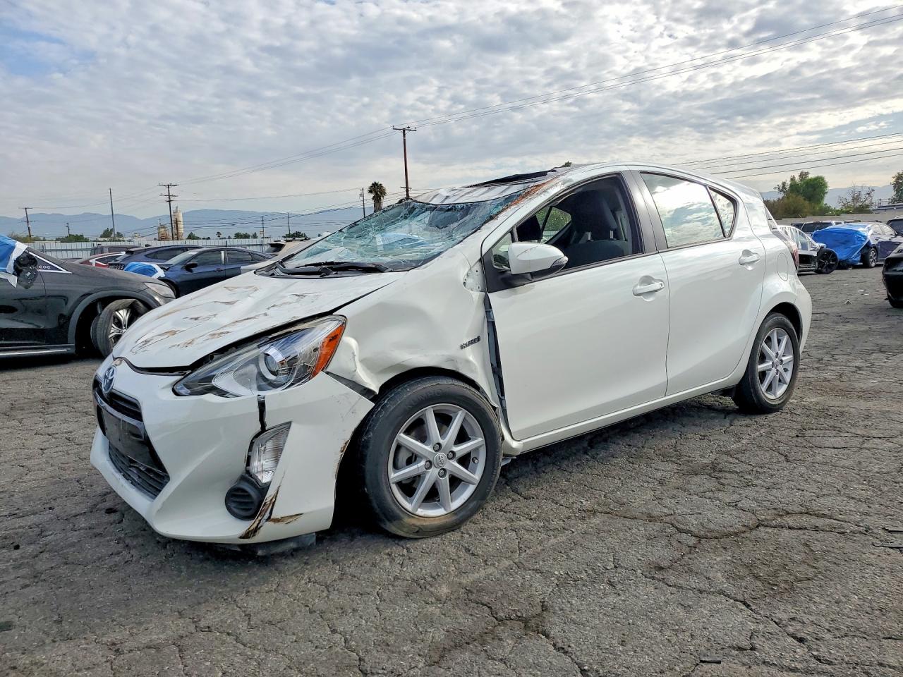 2015 TOYOTA PRIUS C TH