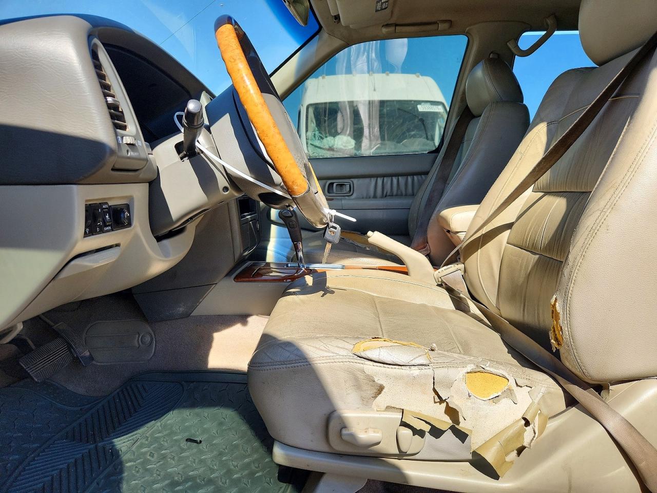 2001 INFINITI QX4