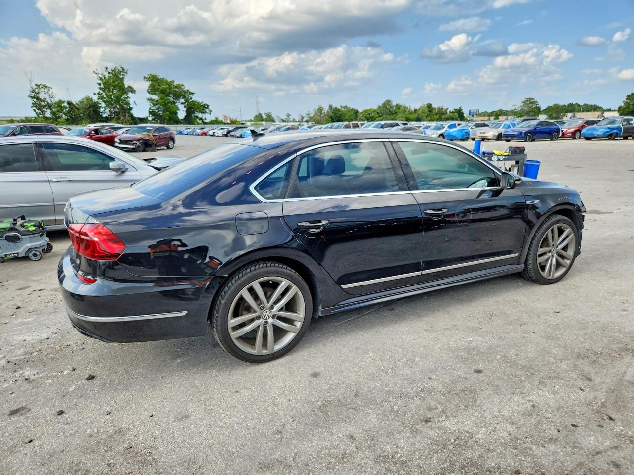 2017 VOLKSWAGEN PASSAT