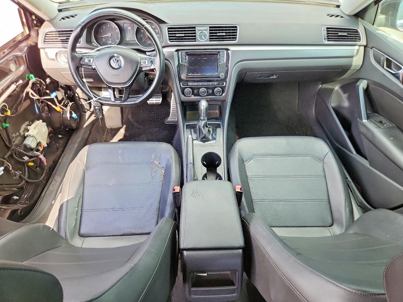 2017 VOLKSWAGEN PASSAT