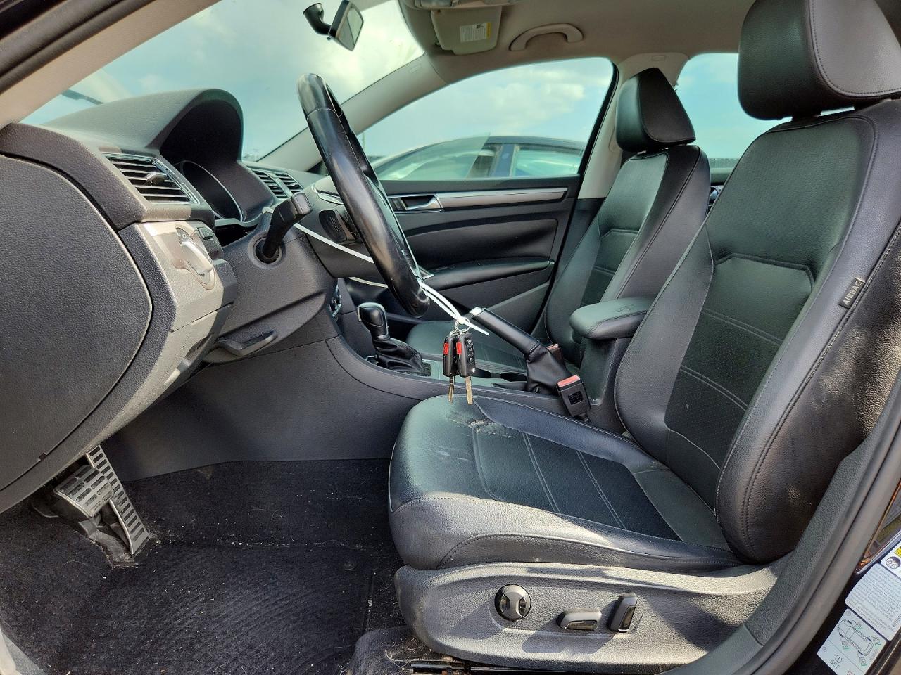2017 VOLKSWAGEN PASSAT