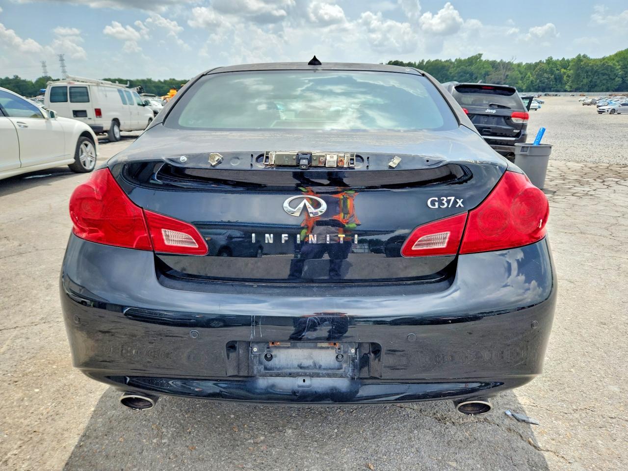 2013 INFINITI G37
