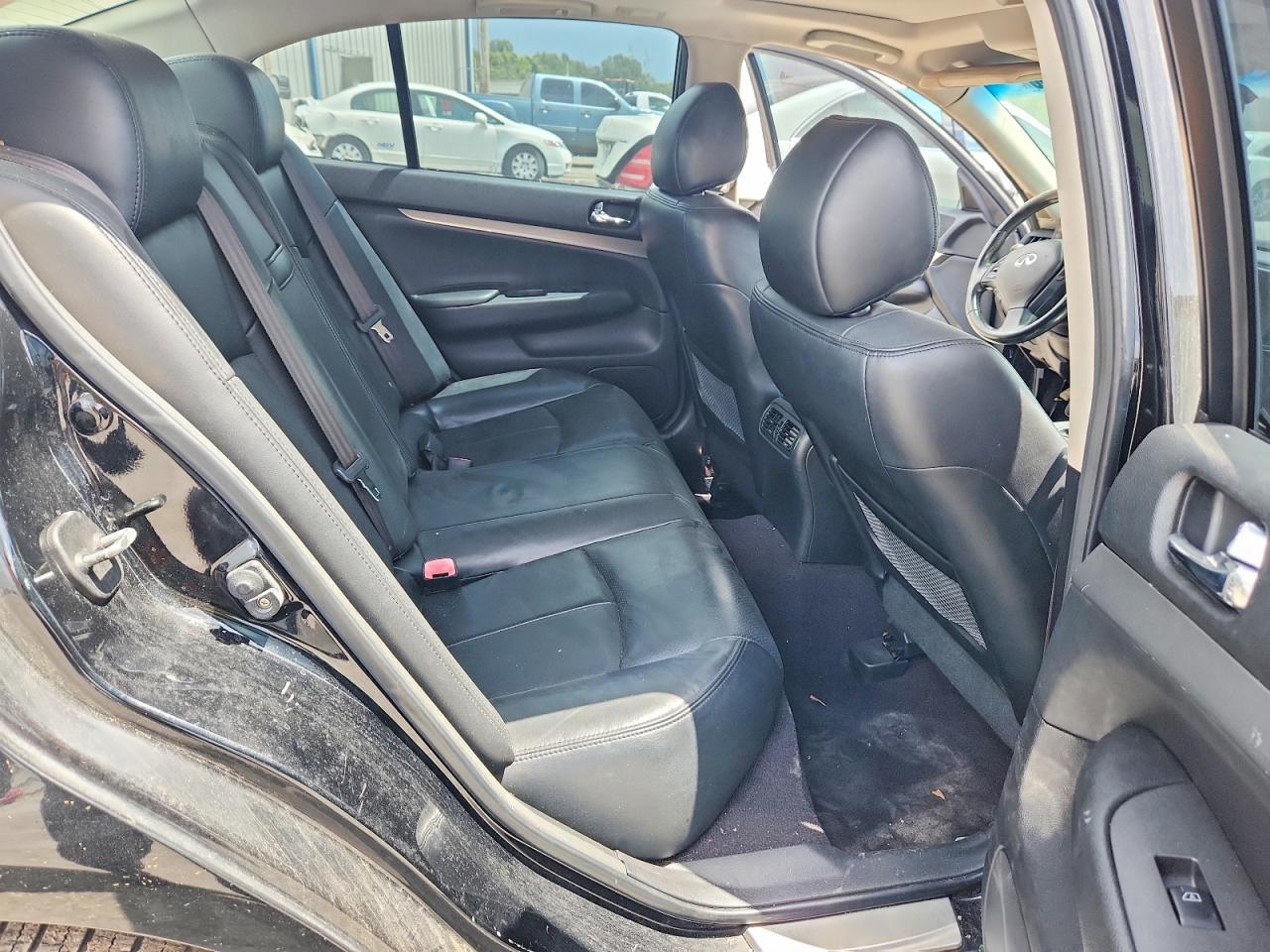 2013 INFINITI G37