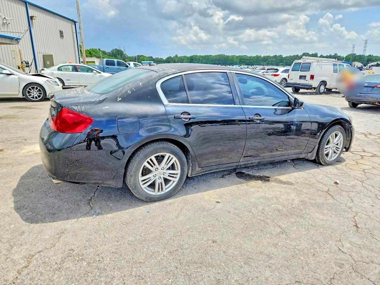 2013 INFINITI G37