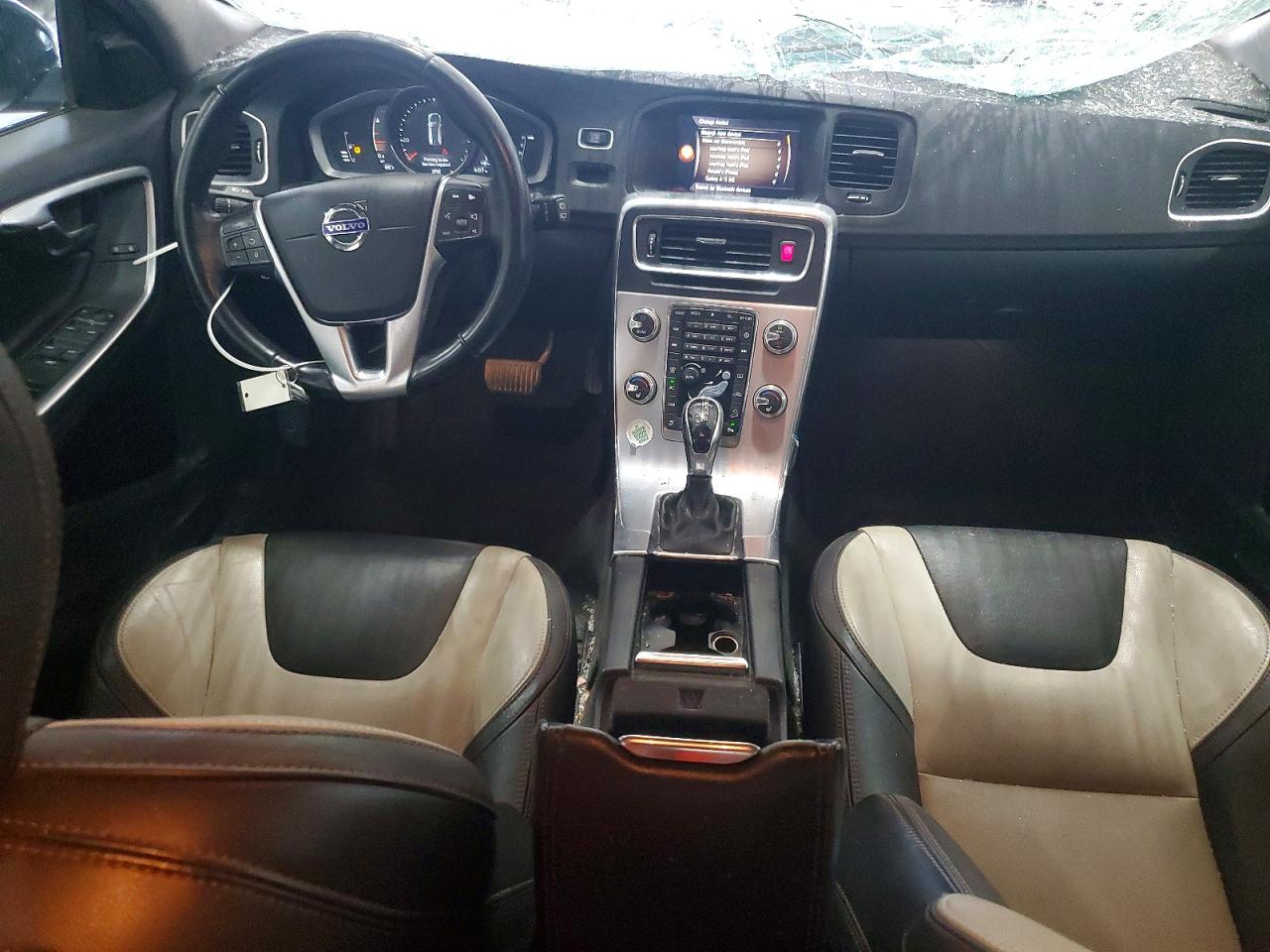 2018 VOLVO V60