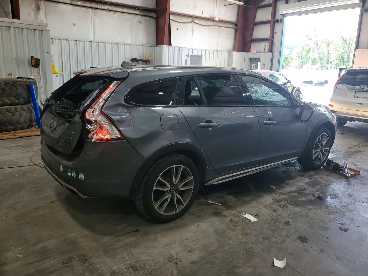 2018 VOLVO V60