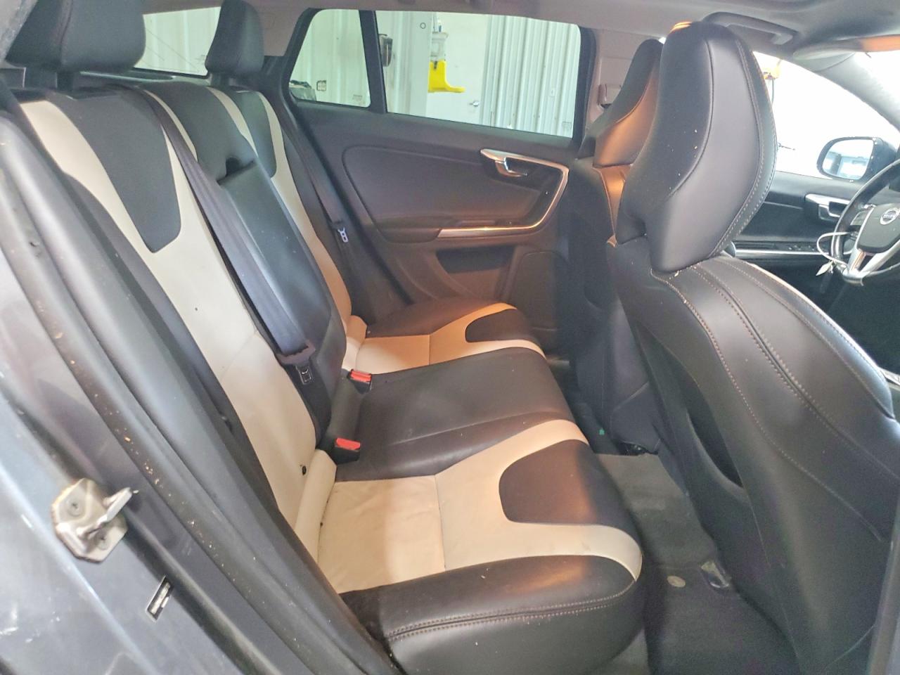 2018 VOLVO V60