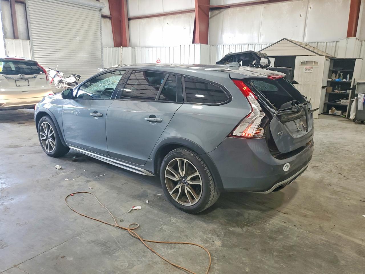 2018 VOLVO V60