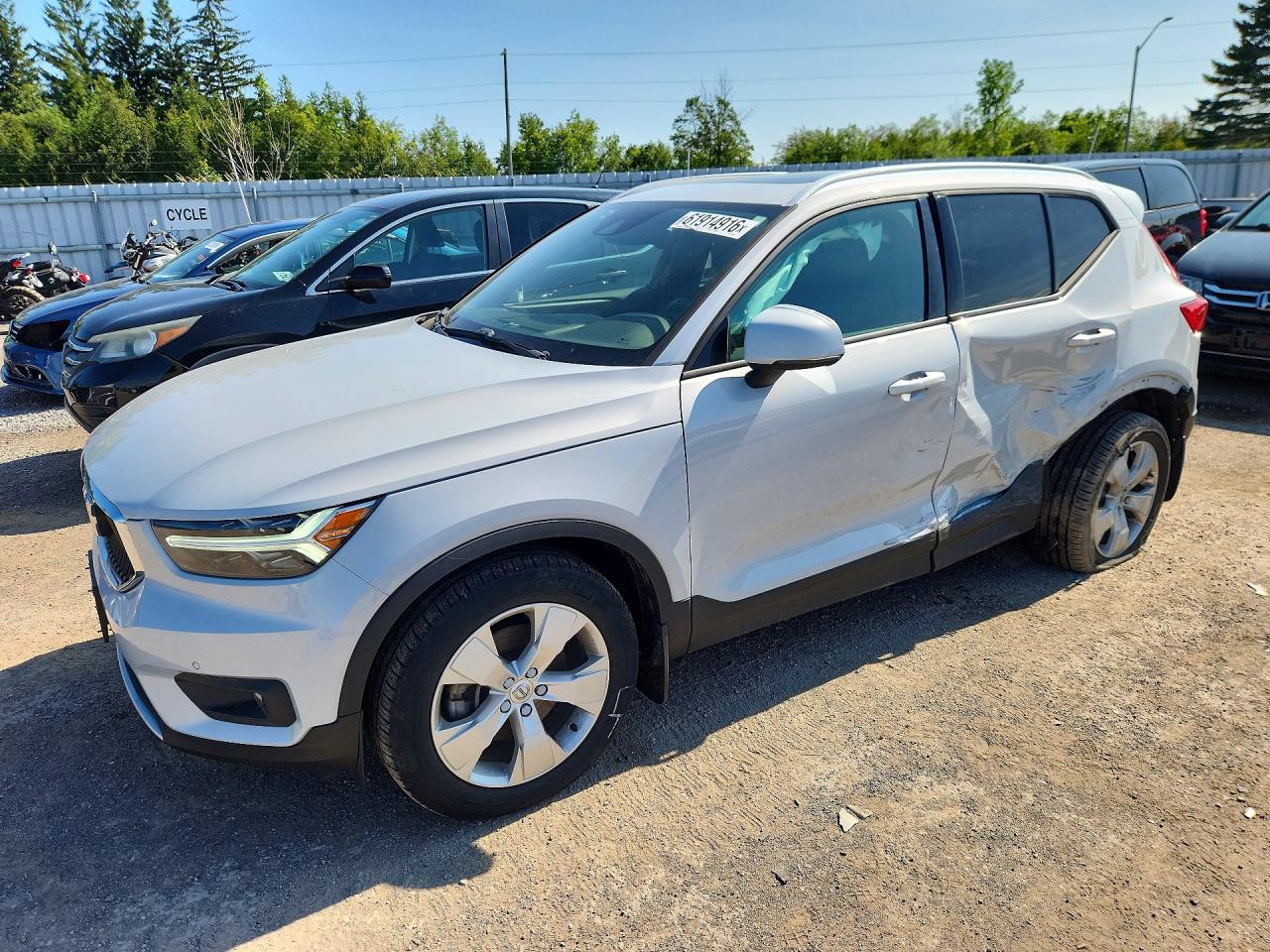 2021 VOLVO XC40