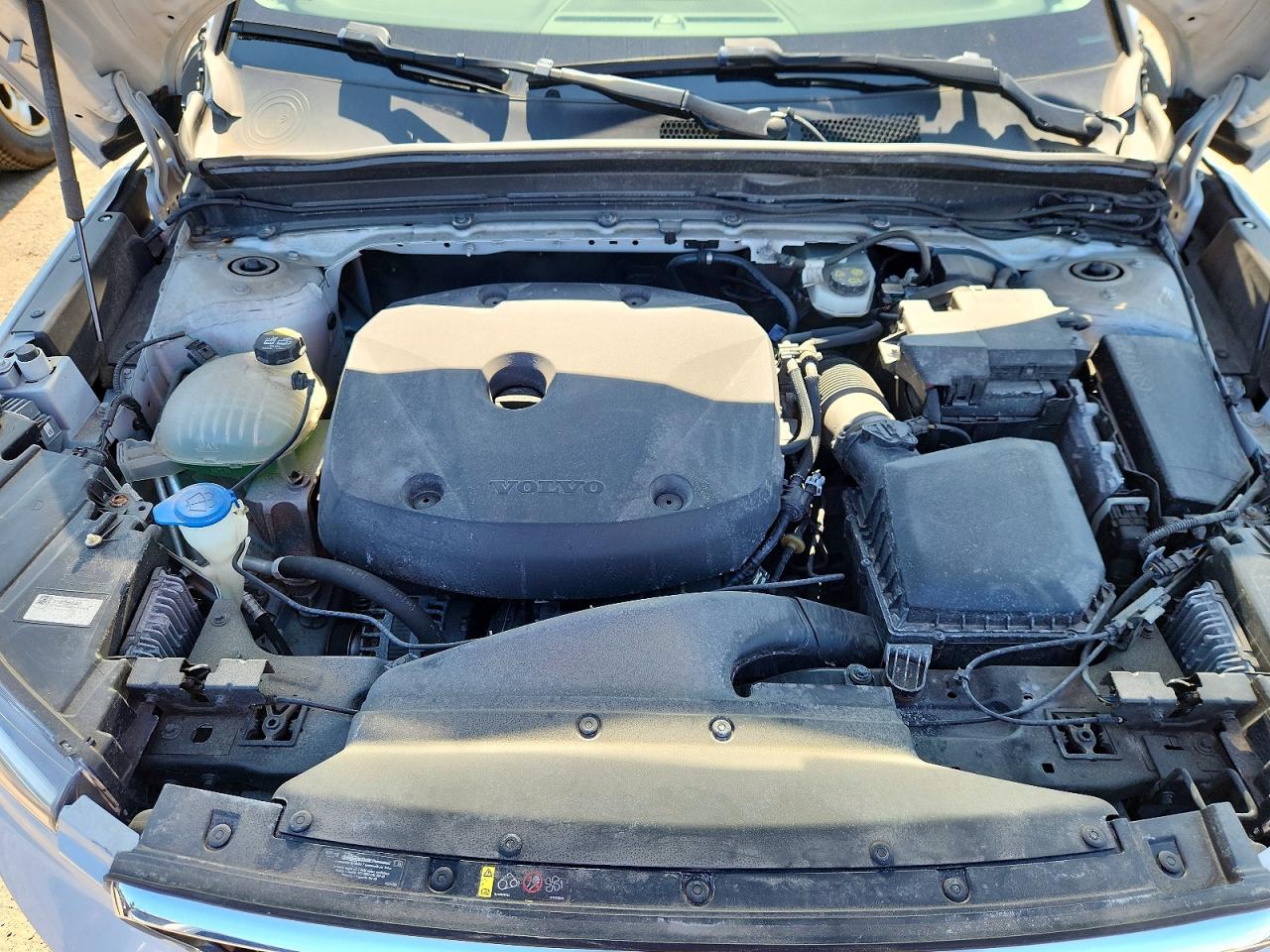 2021 VOLVO XC40