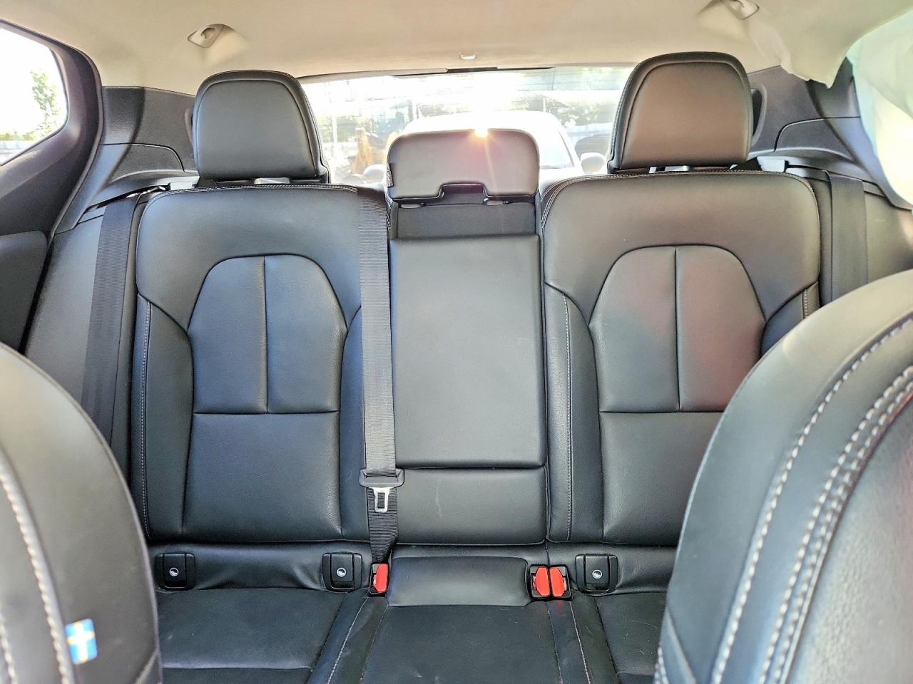 2021 VOLVO XC40
