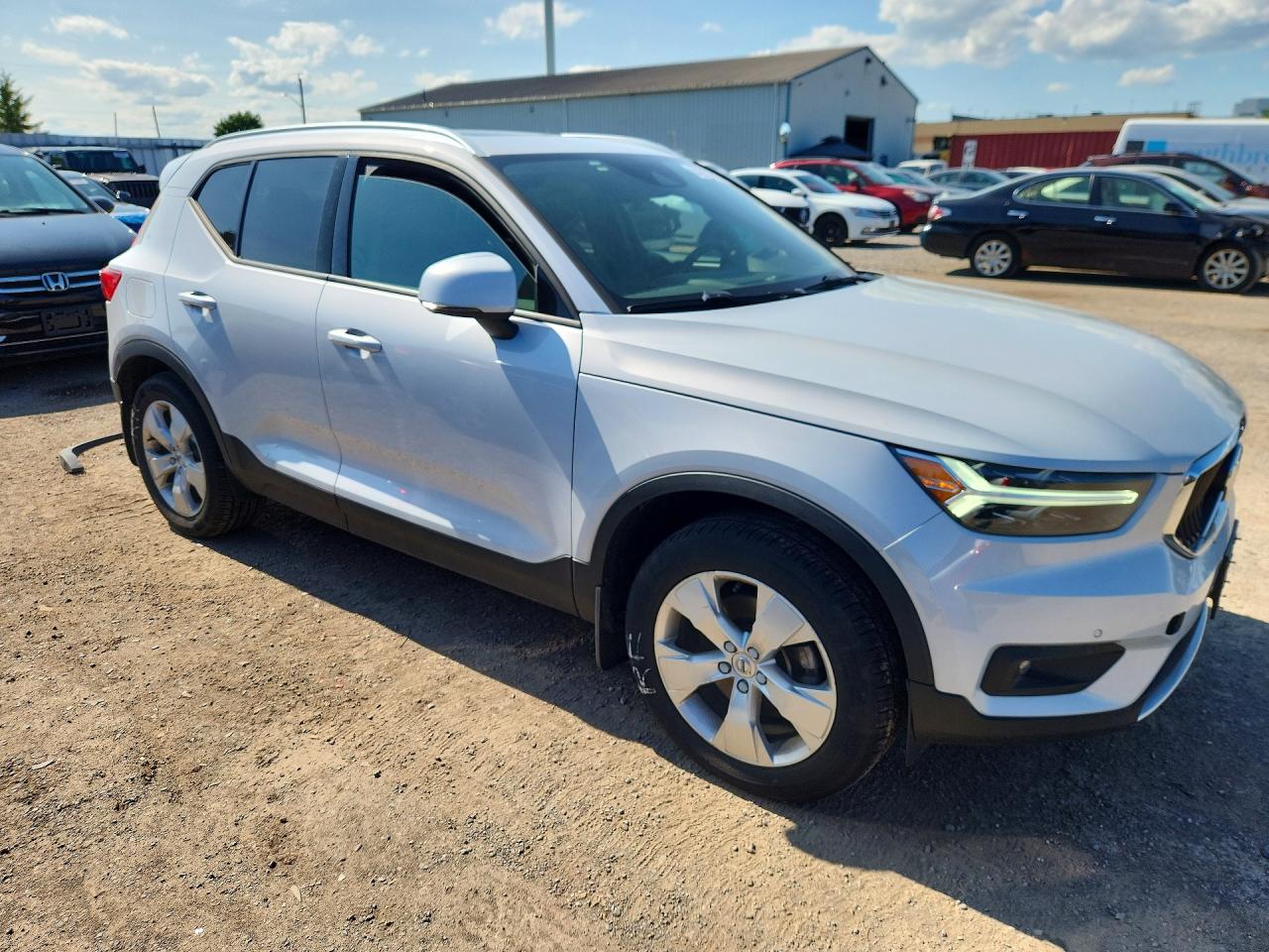2021 VOLVO XC40