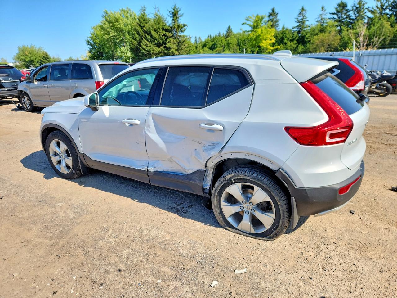 2021 VOLVO XC40