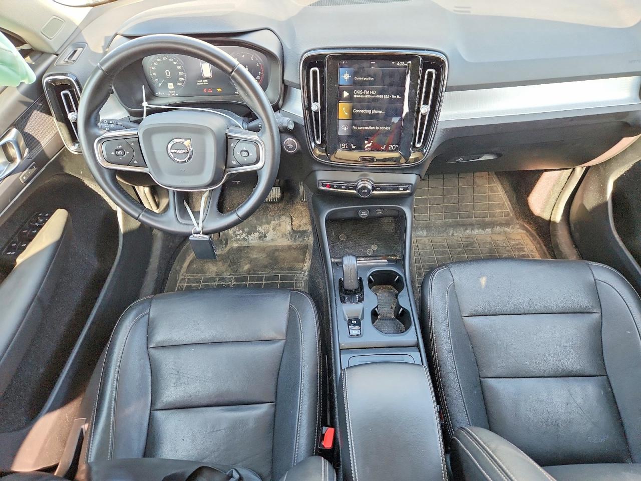 2021 VOLVO XC40