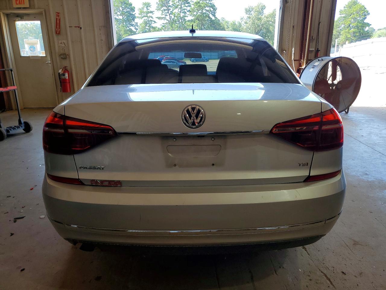 2017 VOLKSWAGEN PASSAT