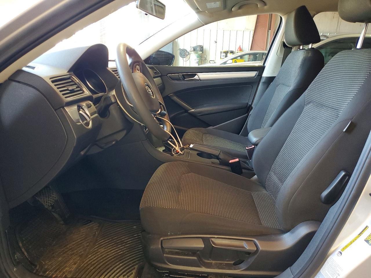 2017 VOLKSWAGEN PASSAT