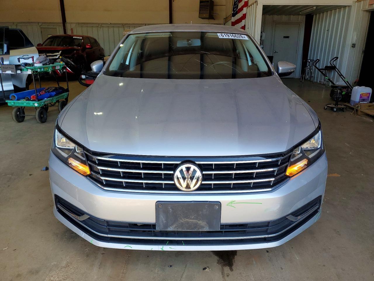 2017 VOLKSWAGEN PASSAT