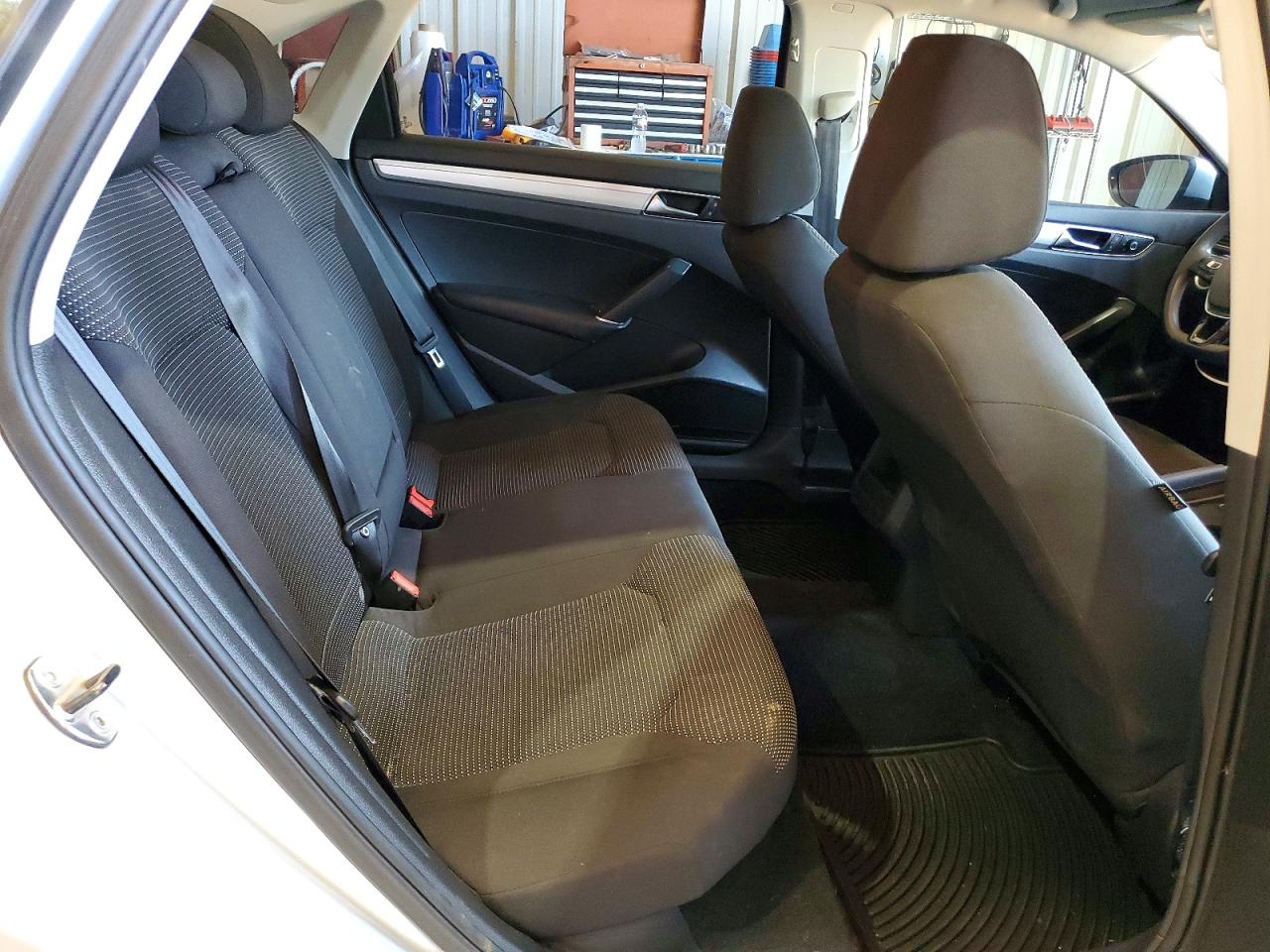 2017 VOLKSWAGEN PASSAT