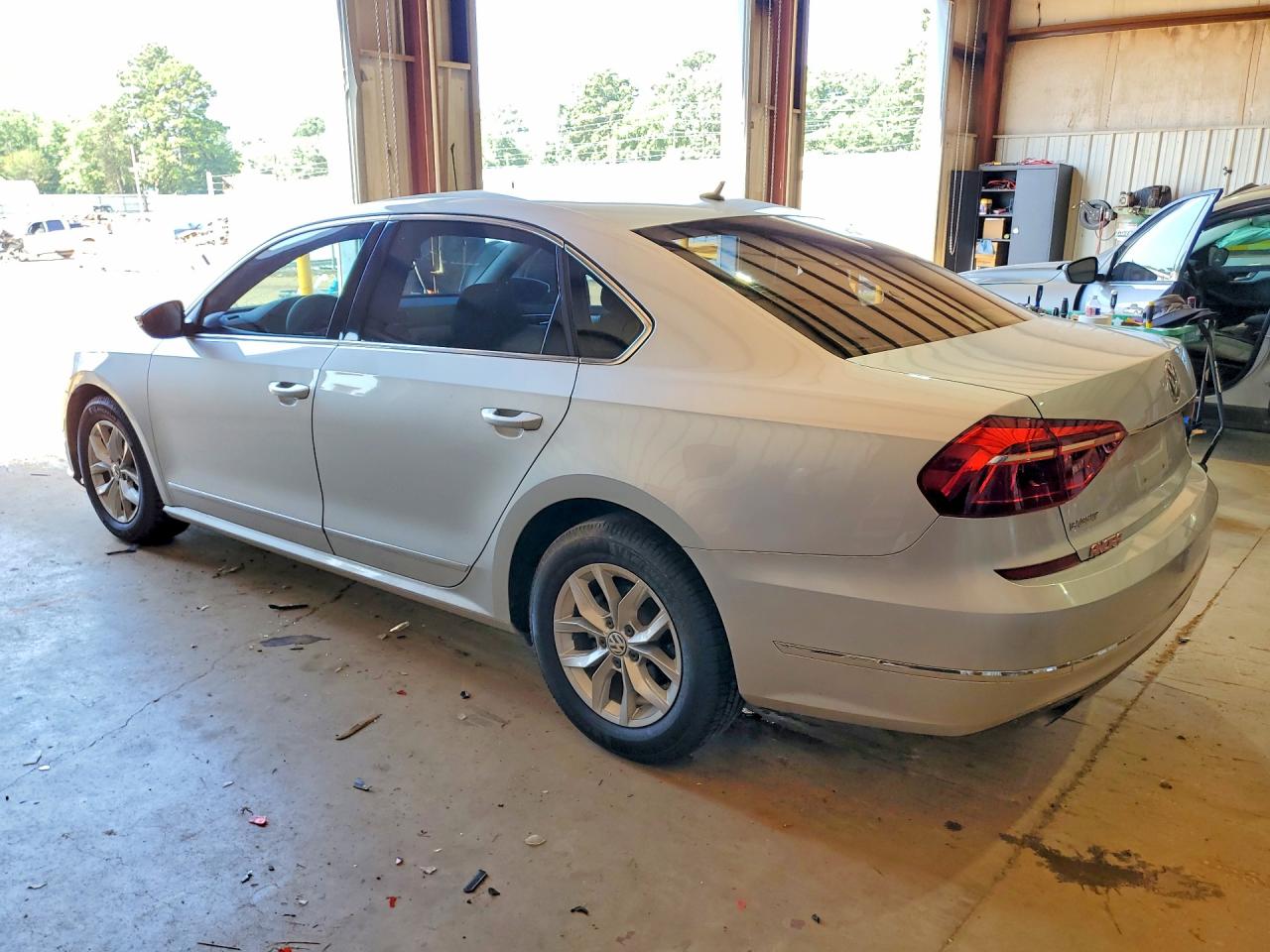 2017 VOLKSWAGEN PASSAT