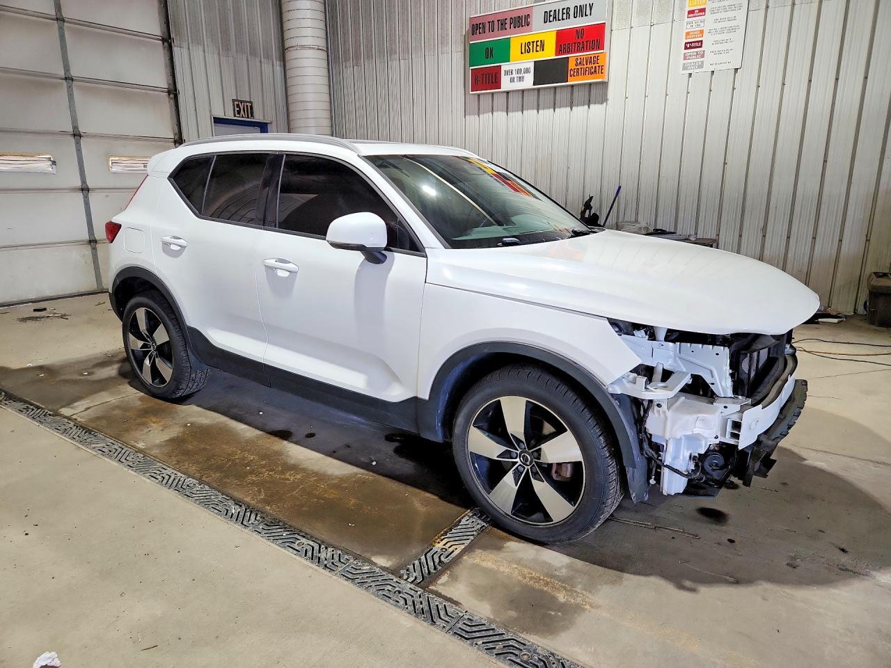 2019 VOLVO XC40