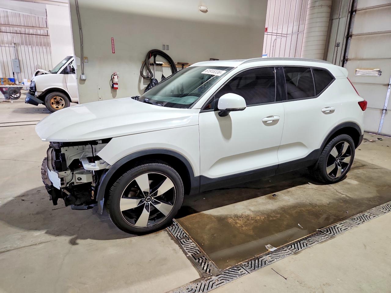 2019 VOLVO XC40