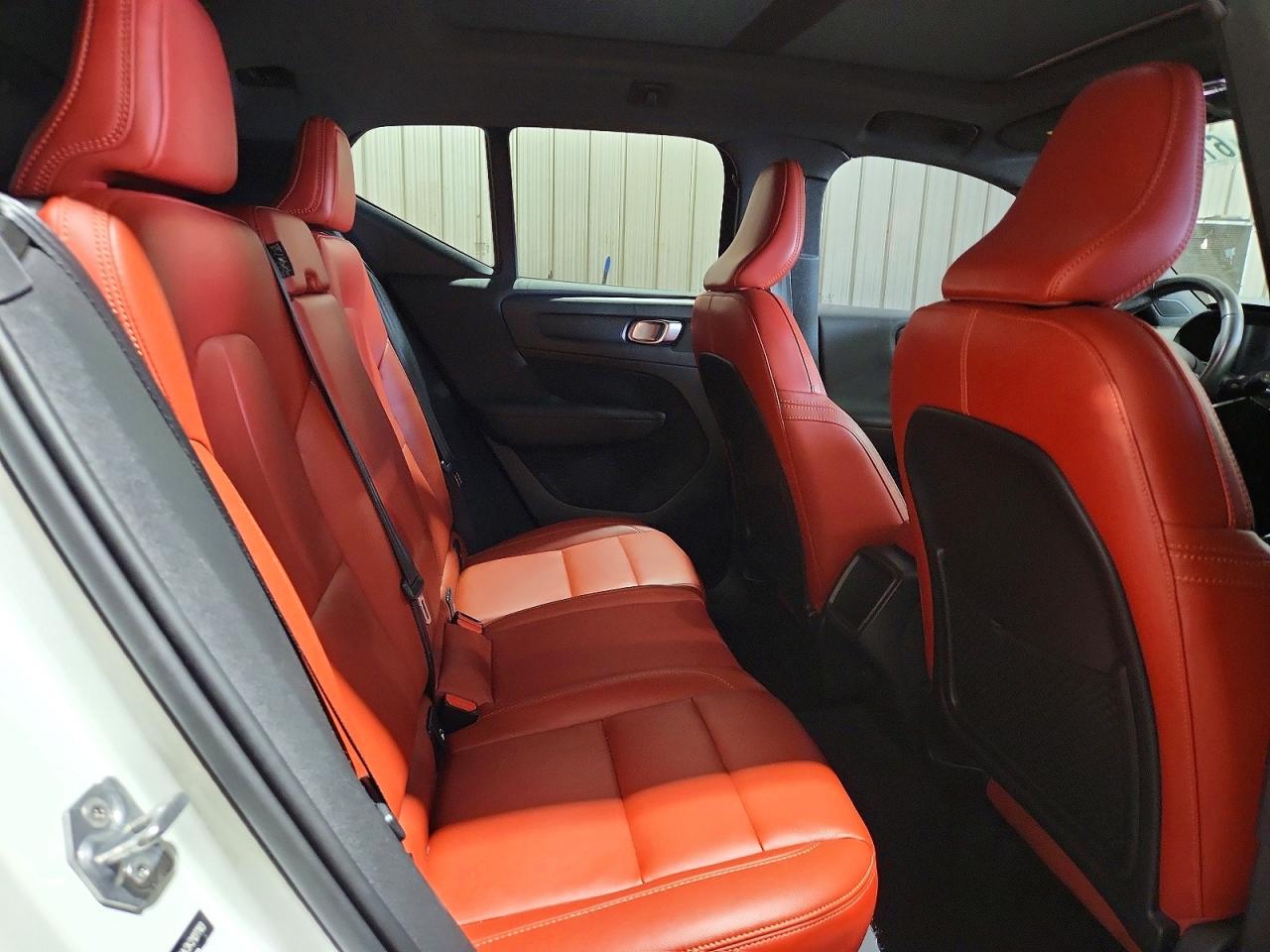 2019 VOLVO XC40
