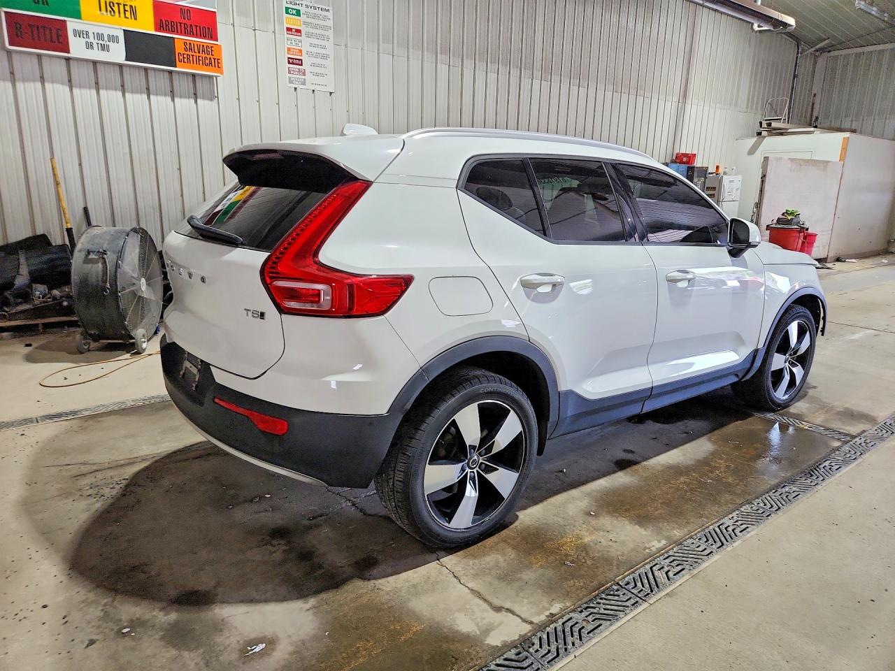 2019 VOLVO XC40