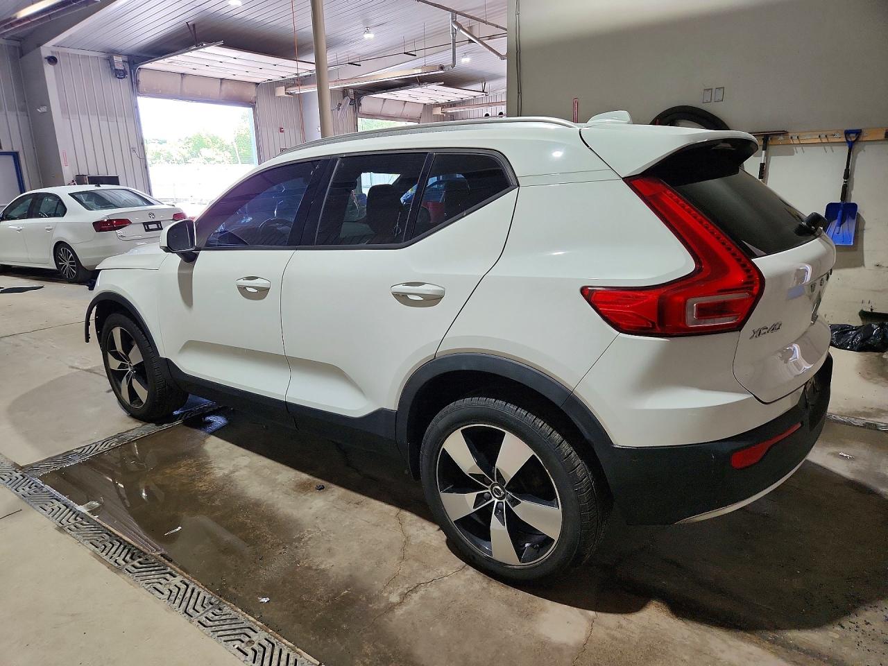 2019 VOLVO XC40