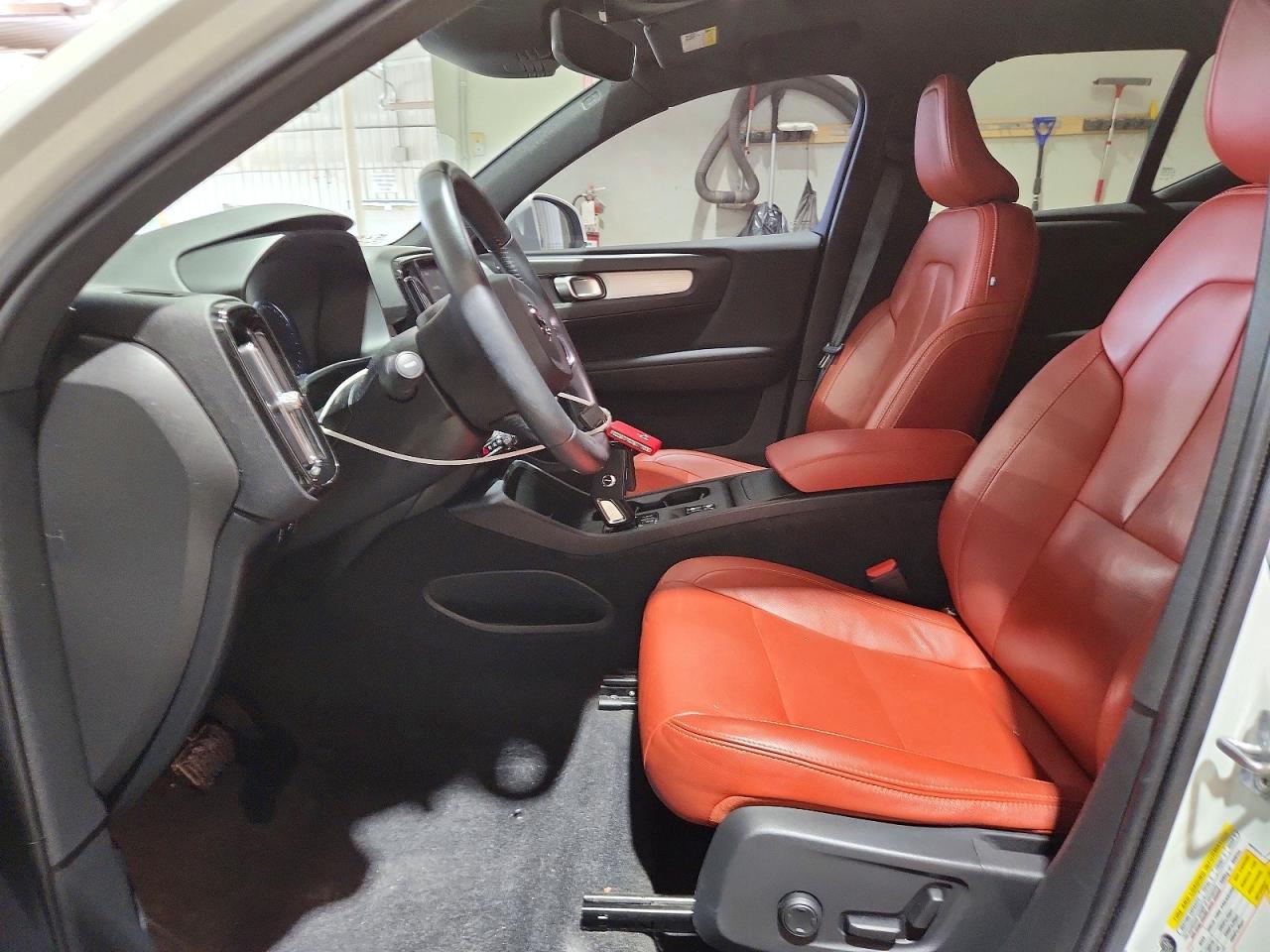 2019 VOLVO XC40